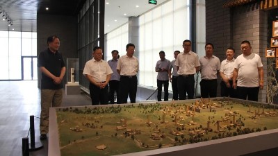 諾博汽車系統(tǒng)有限公司到金彩山酒文化園參觀考察