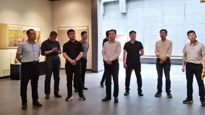 唐河縣委辦公室來金彩山酒業考察學習